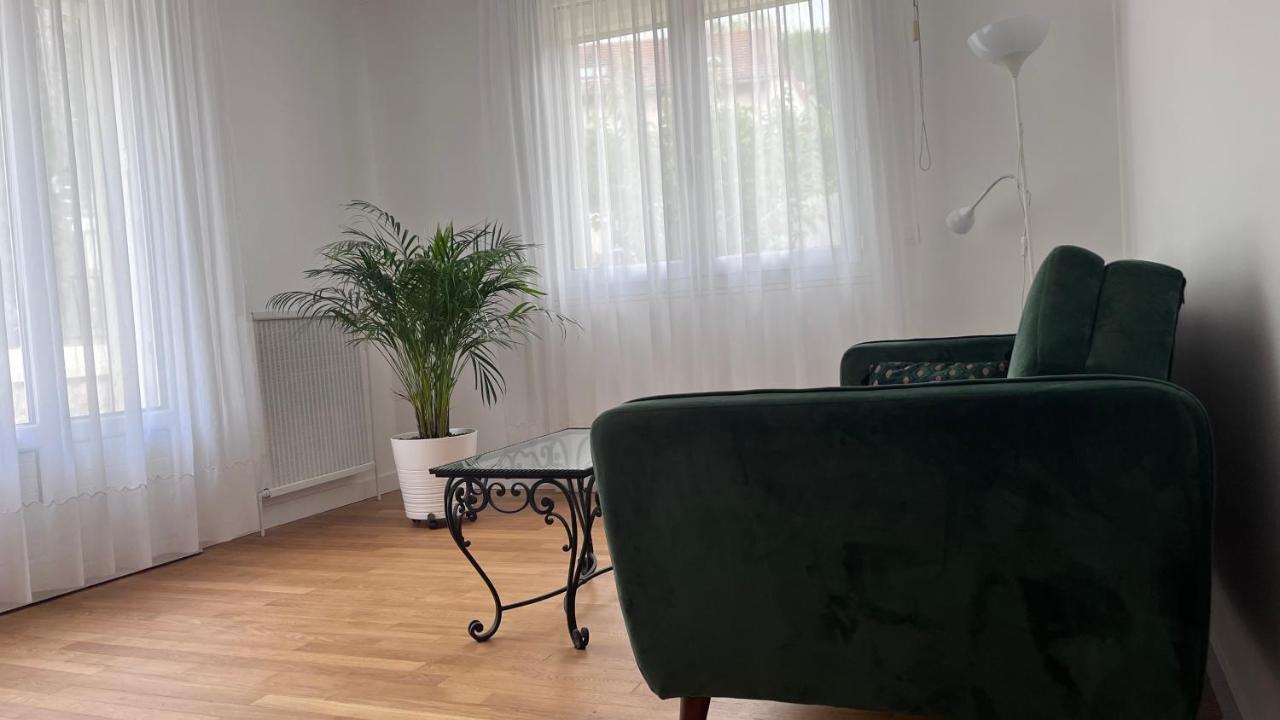 Maison Dans Un Endroit Calme